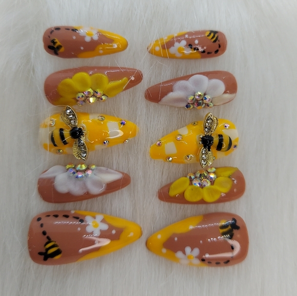 Yellow Bee Spring Nails - Picture 8 of 10